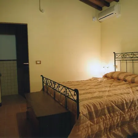 מלון דירות Azienda Agrituristica I Tre Casali מאג'ונה